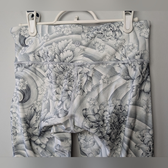 Lululemon Wunder Under Low-Rise Tight Legging Floral Pattern Size 6 - Picture 9 of 14